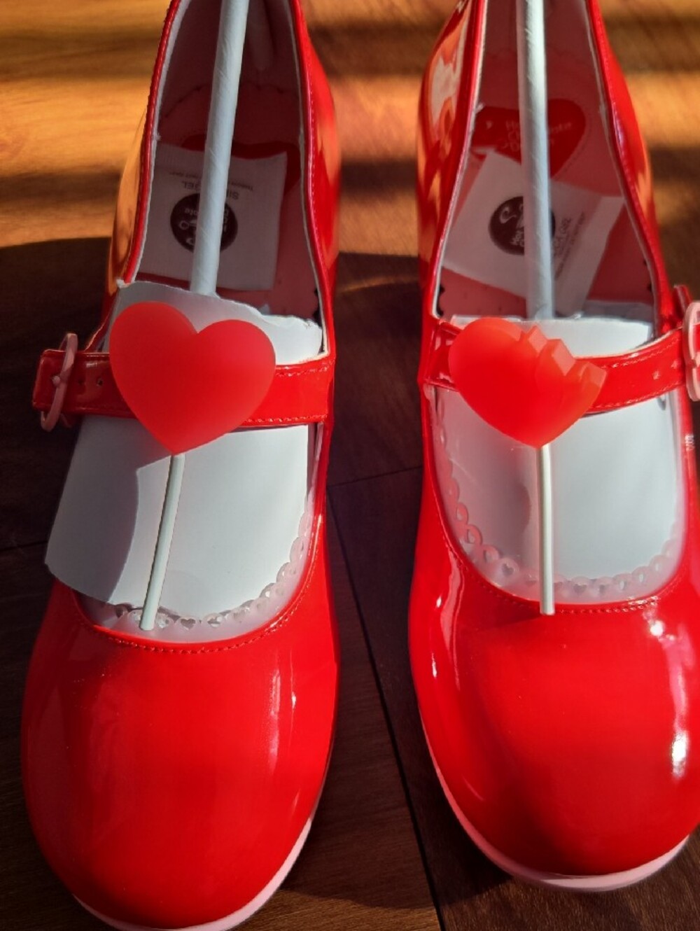 Hot Chocolate Design Red Patent Mary Jane Heels / Heart Accent - Women Sz 38/8 - Picture 2 of 5
